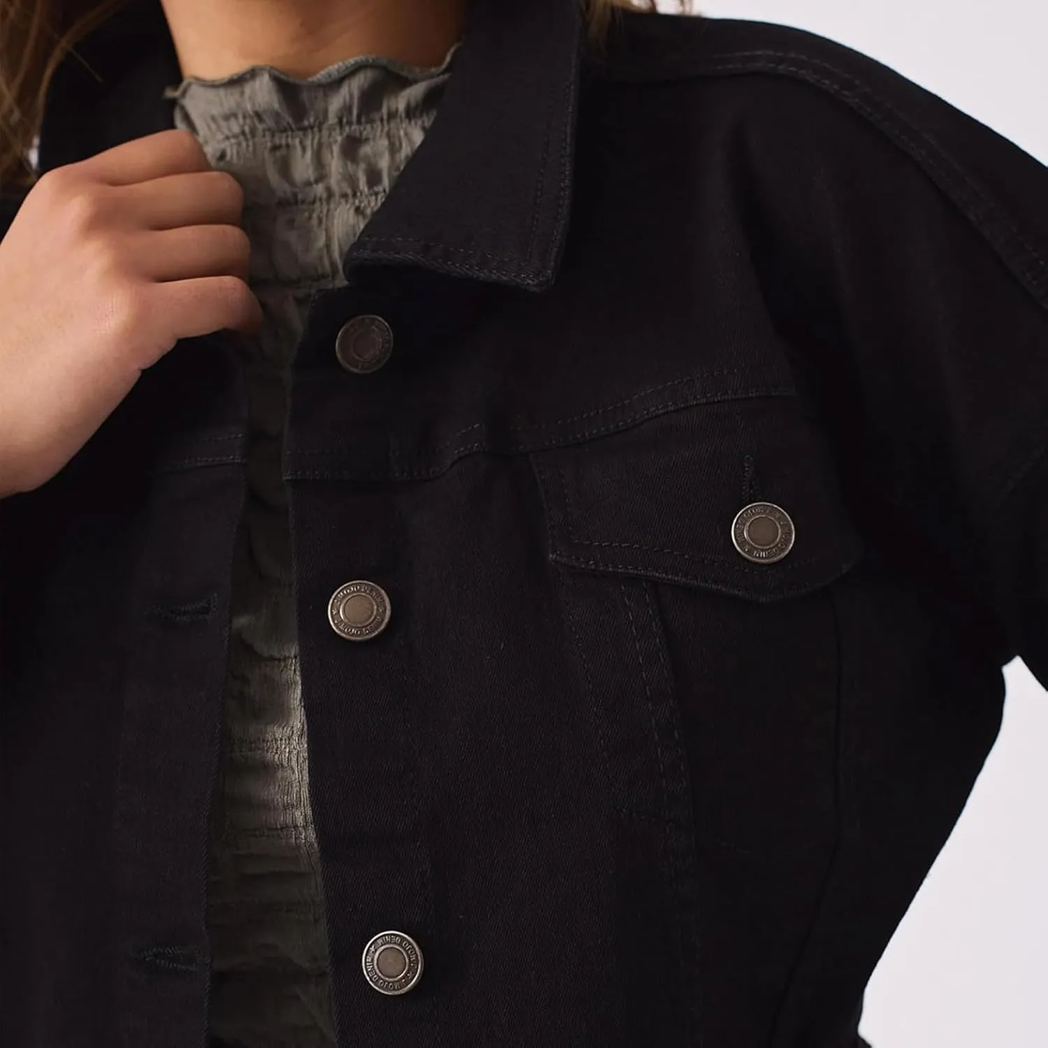 2025 Cropped Denim Jacket for Women Stretchy Fitted with 2 Pockets – Lightweight Trendy Short Jean Shacket